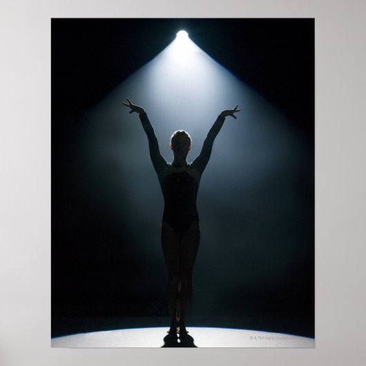 Vrouw gymnast in spotlight, studio poster (Voorkant)