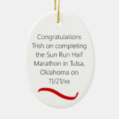 Vrouw Halve Marathon Runner Ornament in Rood (Achterkant)