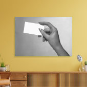 Vrouw Holding Kaart Canvas Afdruk (Insitu (Woonkamer))