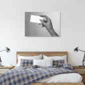 Vrouw Holding Kaart Canvas Afdruk (Insitu (Slaapkamer))