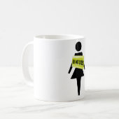 Vrouw houding afbeelding mokken (Voorkant links)