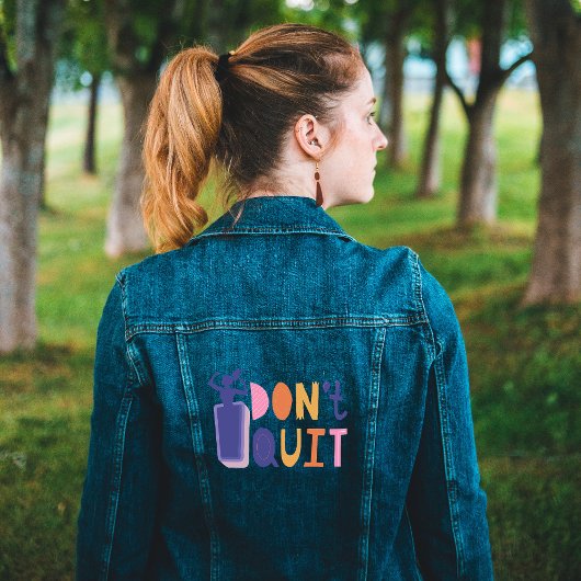 Vrouw "Ik stop niet" Lettertypen Denim Jacket