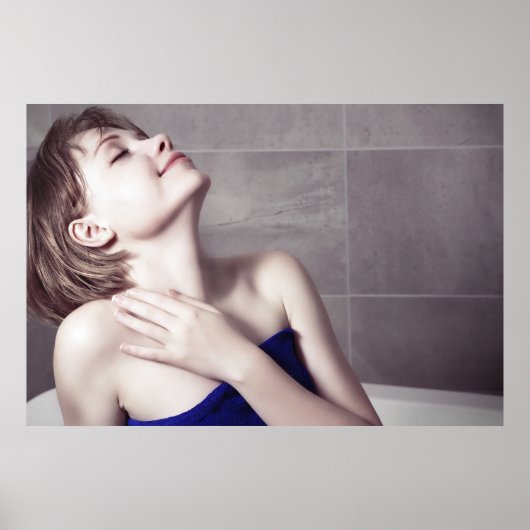 Vrouw in badkamer poster (Voorkant)
