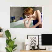 Vrouw in badkamer poster (Thuiskantoor)