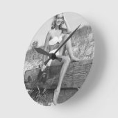 Vrouw in Bikini Ronde Klok (Hoek)
