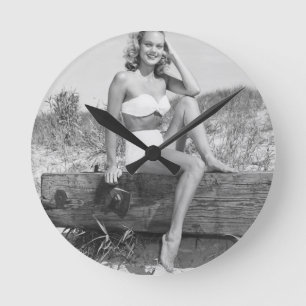 Vrouw in Bikini Ronde Klok
