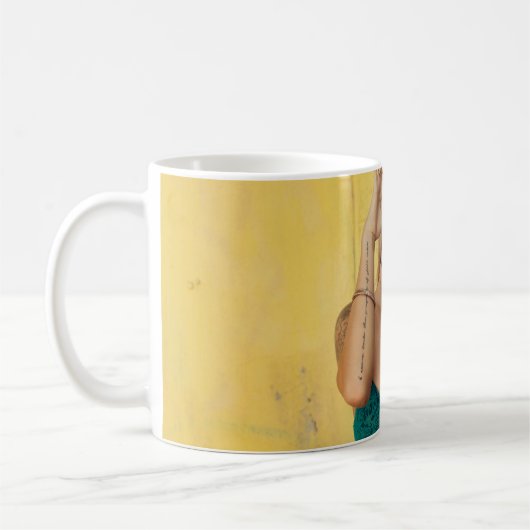 Vrouw in blauwe Gibraltar met zonnebril Koffiemok (Links)