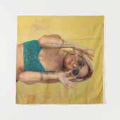 Vrouw in blauwe Gibraltar met zonnebril Wandkleed (Voorkant (horizontaal))