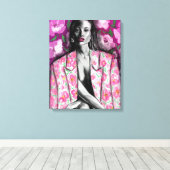 Vrouw in Bloemen Jasje Canvas Print (Insitu (Houten vloer))