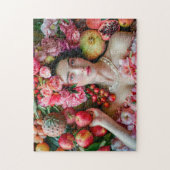 Vrouw in bloemetjesjurk met fruitdisplay legpuzzel (Verticaal)