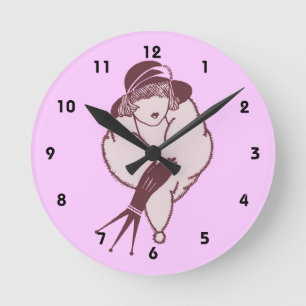 Vrouw in bont met Art Deco Ronde Klok