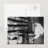 Vrouw in Chemistry Lab, jaren 1910 Briefkaart (Voorkant / Achterkant)