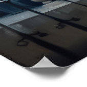 Vrouw in de gele badjas die Eiffeltoren in dienst  Poster (Hoek)