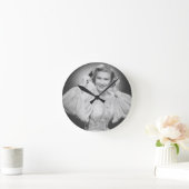 Vrouw in Dress 2 Ronde Klok (Huis)