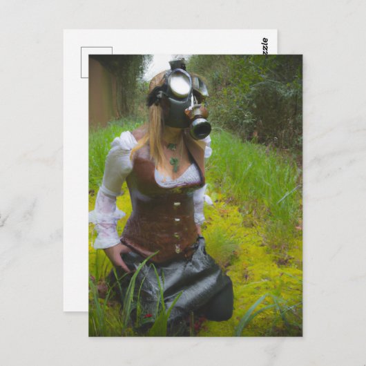 Vrouw in een gasmasker in het Briefkaart Bossen (Voorkant / Achterkant)