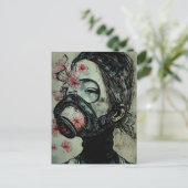 Vrouw in een gasmasker met bloemen briefkaart (Staand voorkant)