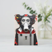 Vrouw in een gasmasker met Briefkaart met rode blo (Staand voorkant)