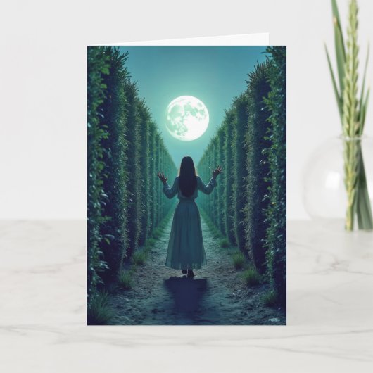 Vrouw in een maanverlichte hoge haag kaart (Voorkant)