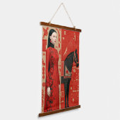 Vrouw in een rood bloemige jurk & zwart paard hangend wandkleed (Gebogen)