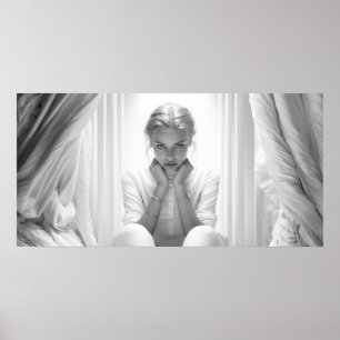 Vrouw in een studio met gezicht in haar handen B&W Poster