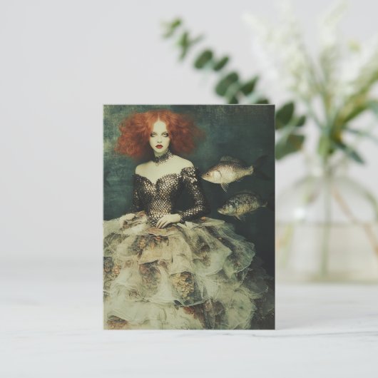 Vrouw in een tule en vissenschaal jurk fantasie briefkaart (Staand voorkant)