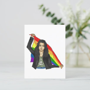 Vrouw in een vredes-T-shirt met een regenboogvlag  Briefkaart