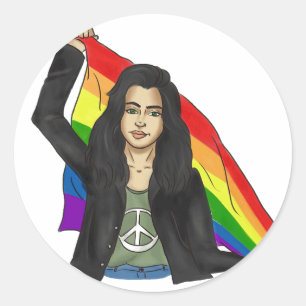 Vrouw in een vredes-T-shirt met een regenboogvlag  Ronde Sticker