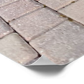 Vrouw in gele bikini op de bruine griep poster (Hoek)