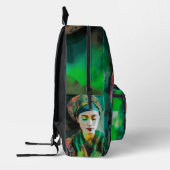 Vrouw in Groen Bedrukte Rugzak (Links)