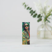 Vrouw in Groene Zonnebril Mini Visitekaartje (Staand voorkant)