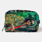 Vrouw in Groene Zonnebril Toilettasje (Achterkant)