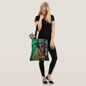 Vrouw in Groene Zonnebril Tote Bag (Op model)