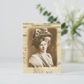 vrouw in haar paasuitrusting briefkaart (Staand voorkant)