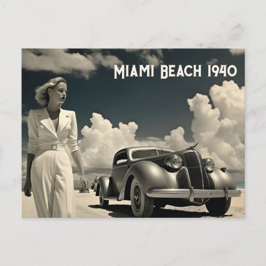 Vrouw in het wit wandelen op het strand in Miami Briefkaart (Voorkant)