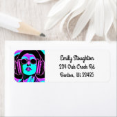 Vrouw in Hoofdtelefoon AI Kunst Etiket (Insitu)