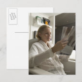 Vrouw in kapsalon briefkaart (Voorkant / Achterkant)