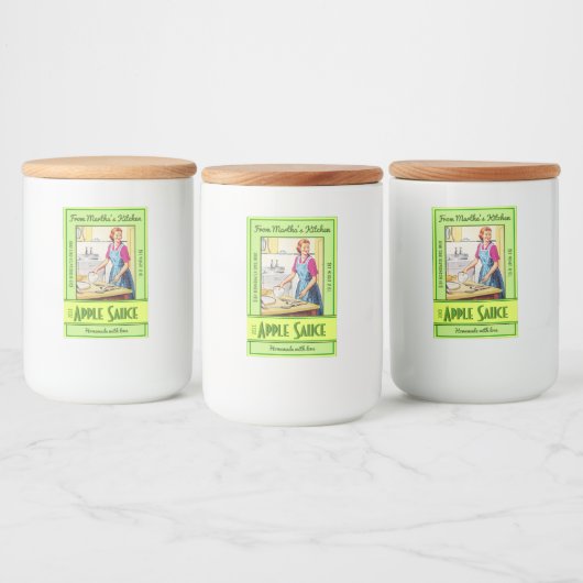 Vrouw in keuken bakken aangepaste tekst voedsel voedselcontainer etiket (Flessen)