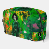 Vrouw in kleurrijk veld toilettasje (Rechterhoek)