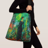 Vrouw in mooie groene weide crossbody tas (Dichtbij)