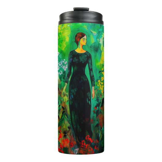 Vrouw in mooie groene weide thermosbeker (Voorkant)