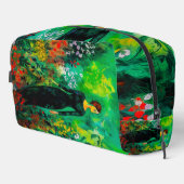 Vrouw in mooie groene weide toilettasje (Rechterhoek)