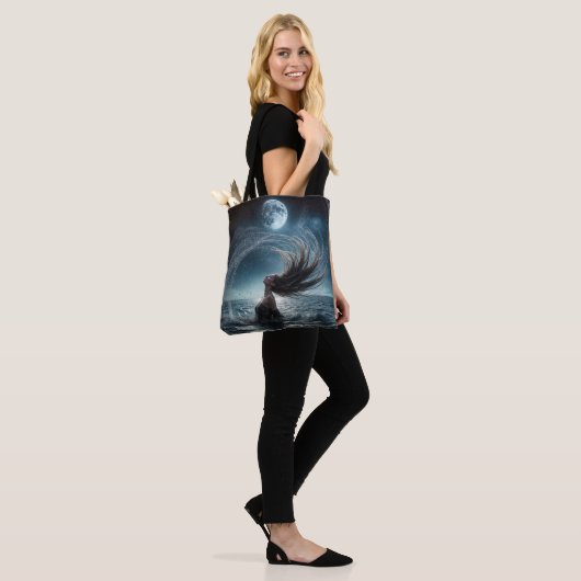 Vrouw in oceaan maanlicht tote bag (Op model)