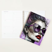 vrouw in Paarse zonnebril en rode lippenstift Planner (Display)
