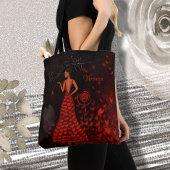 Vrouw in rode jurk Artistiek Tote Bag