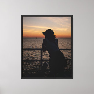 Vrouw in Silhouet op Opgespannen Canvas Print