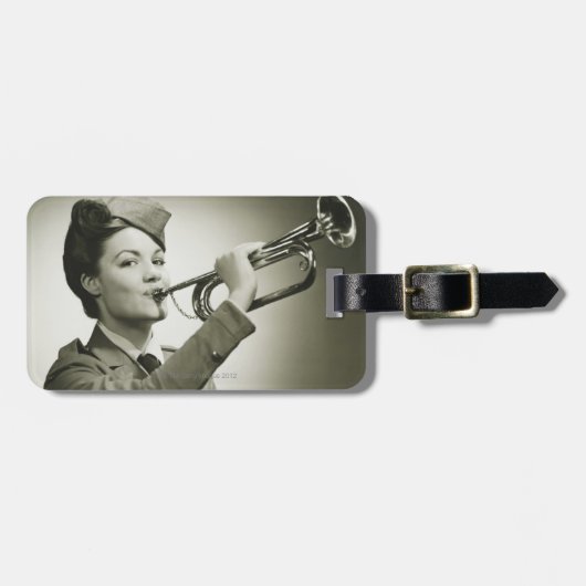 Vrouw in Soldier Uniform Bagagelabel (Voorkant horizontaal)