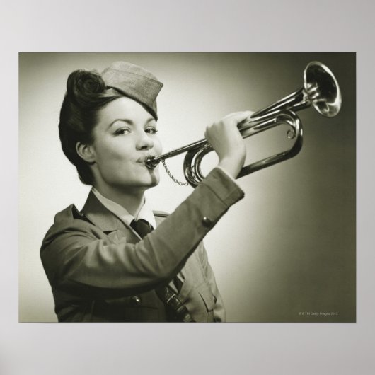 Vrouw in Soldier Uniform Poster (Voorkant)