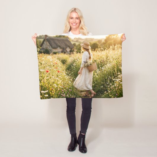 Vrouw in tarweveld fleece deken (In situ)