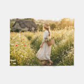 Vrouw in tarweveld fleece deken (Voorkant (Horizontaal))
