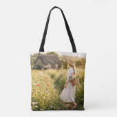 Vrouw in tarweveld tote bag (Achterkant)